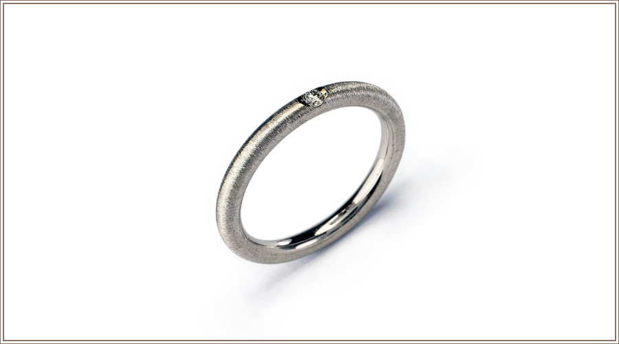 Bernhard Grassl Juwelier München Verlobungsring Kokon mit Brilliant in Weißgold