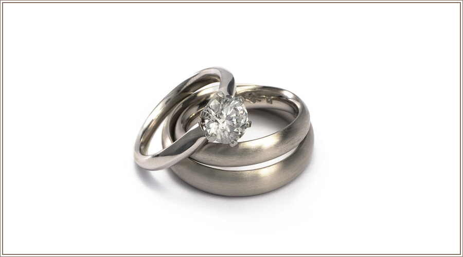 Bernhard Grassl Juwelier München Verlobungsring Tiffy Brilliant Solitaire und Trauringe in Platin